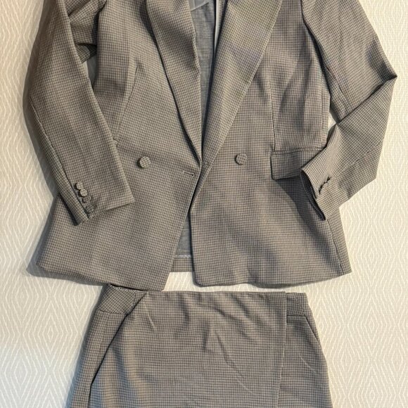 House of Harlow 1960 Skort Suit Size Medium - Picture 2 of 4